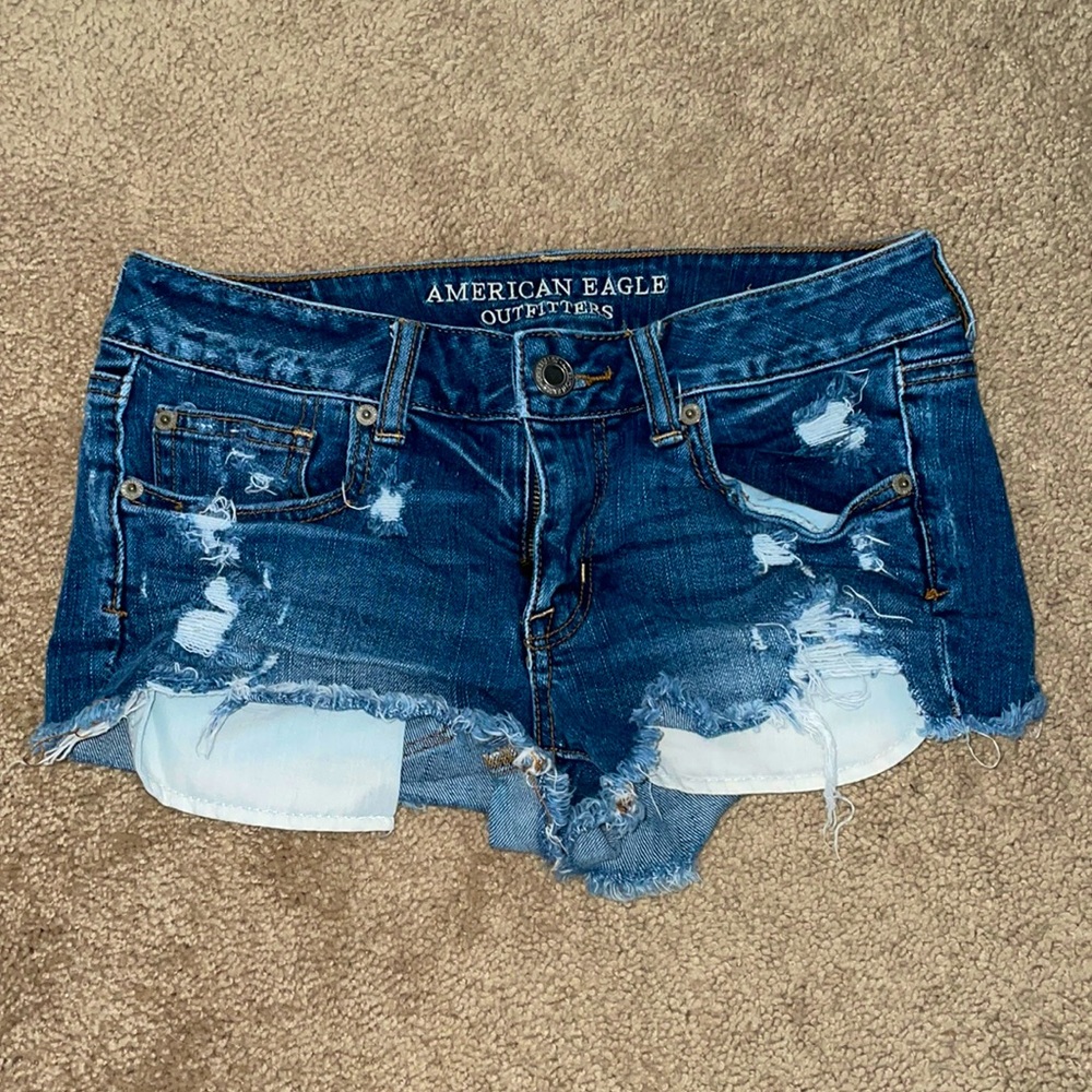 American Eagle low rise jean shorts. Size 4.